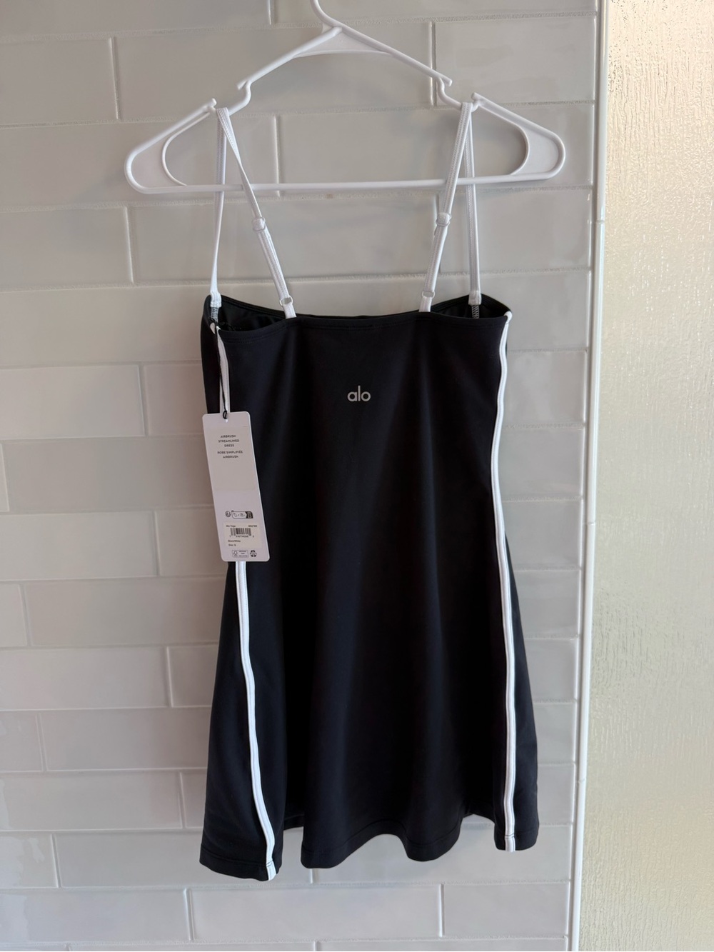 ALO Yoga Airbrush Streamlined Dress Black with White Trim - Picture 4 of 6